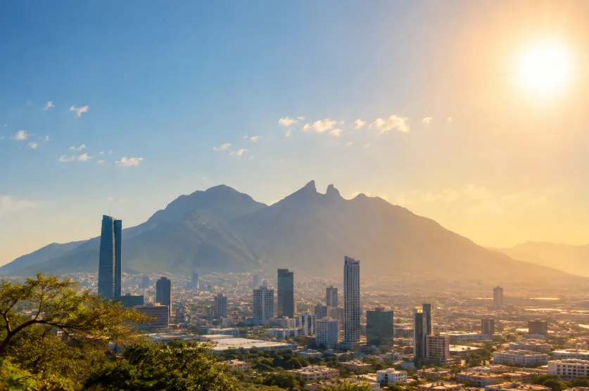 ¿Cómo es el clima de Nuevo León y por qué desgasta tu techo?